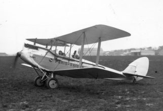 1930-novembre-Hilsz-Morane-Moth-Paris-Saïgon-2-HD-768x526