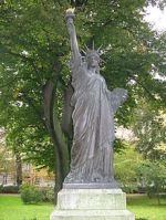 Statue_liberte_jardin_luxembourg_paris_2010